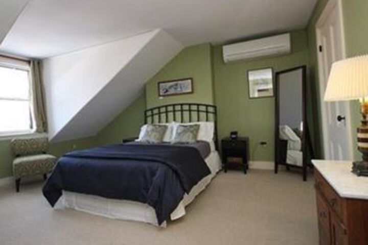 Room 11 of 37