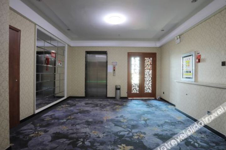 Hotel Interior 11 of 14