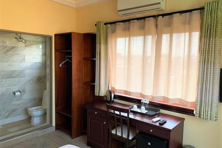 Room 6 of 48