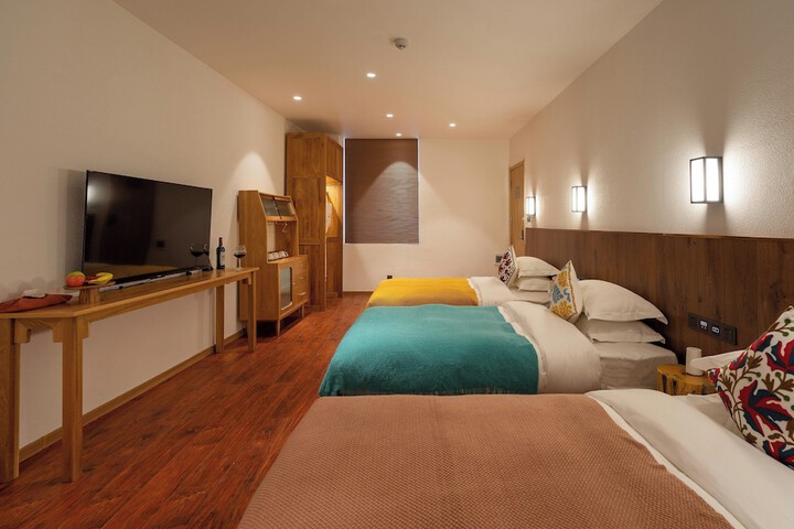 Room 4 of 126