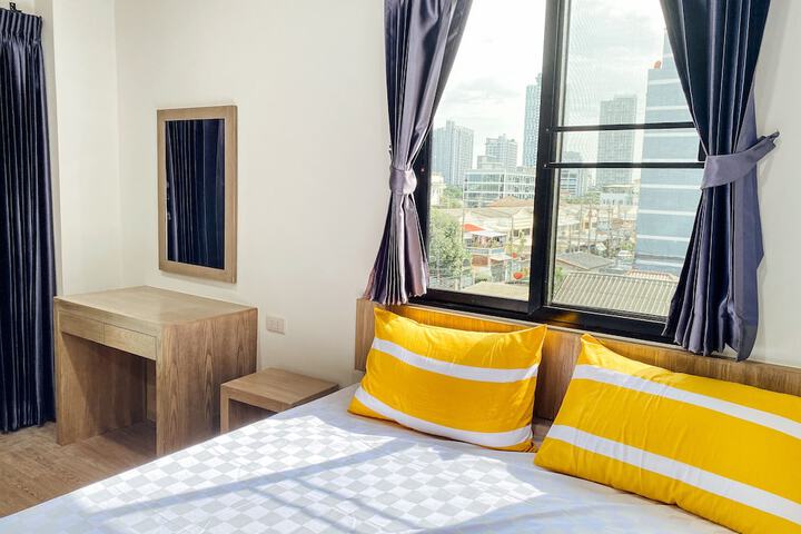Room 10 of 36