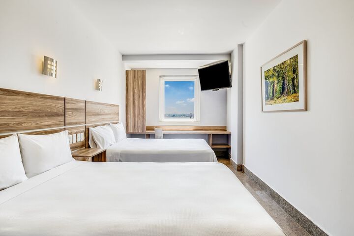 Room 10 of 36