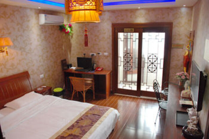 Room 12 of 30