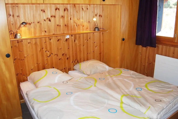 Room 6 of 12