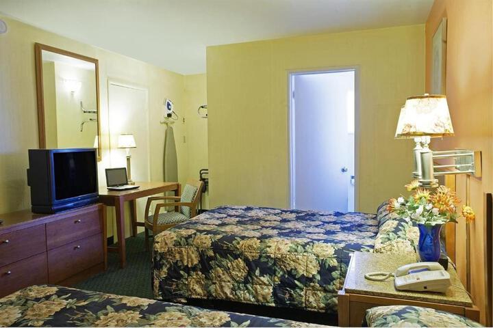 2 Double Beds (1 of 7)