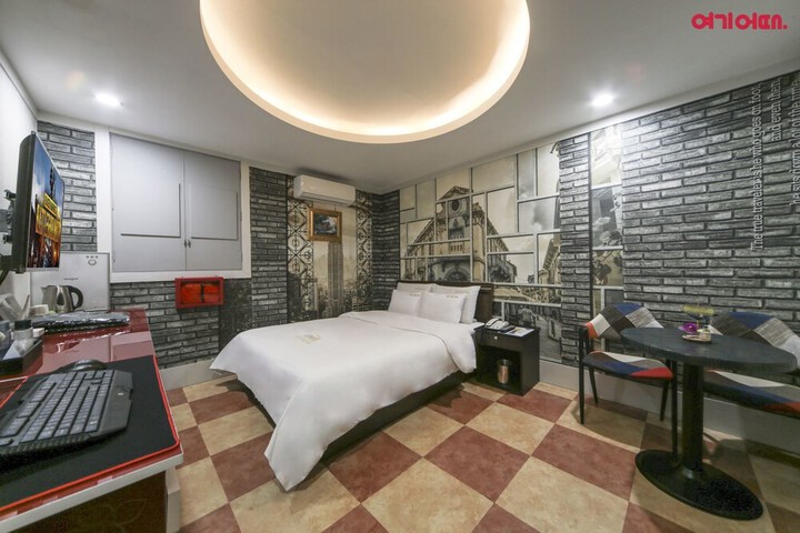 Room 37 of 55