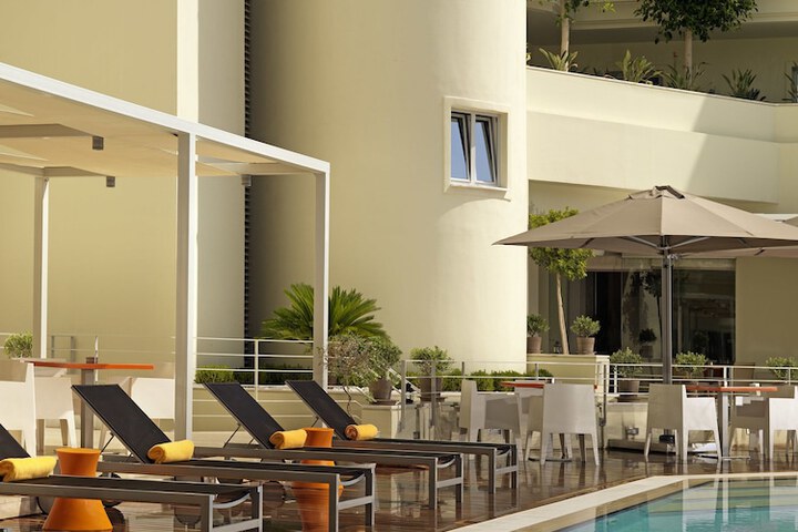 Hotel with Pool