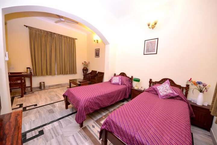 Room 6 of 40