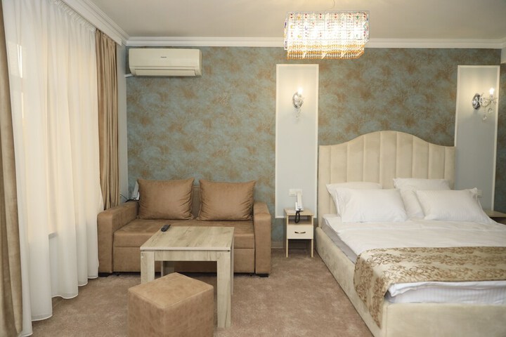 Room 12 of 32