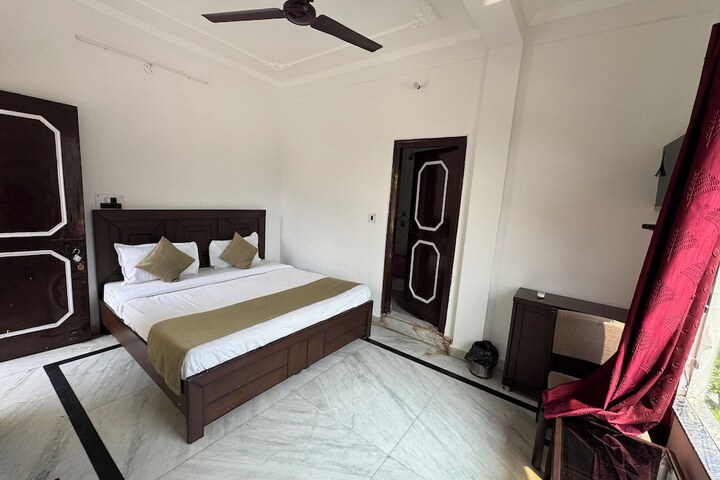 Room 16 of 72