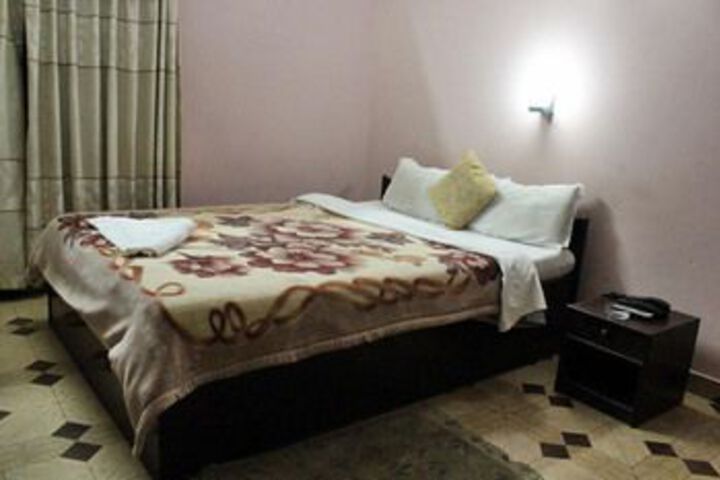 Room 14 of 38