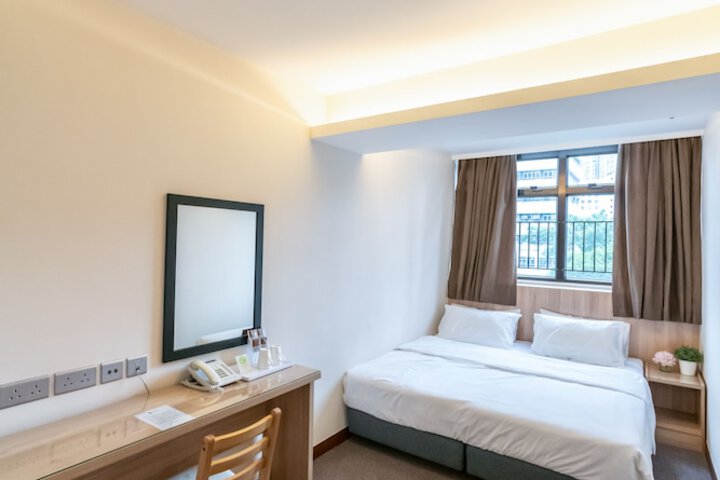 Room 12 of 28