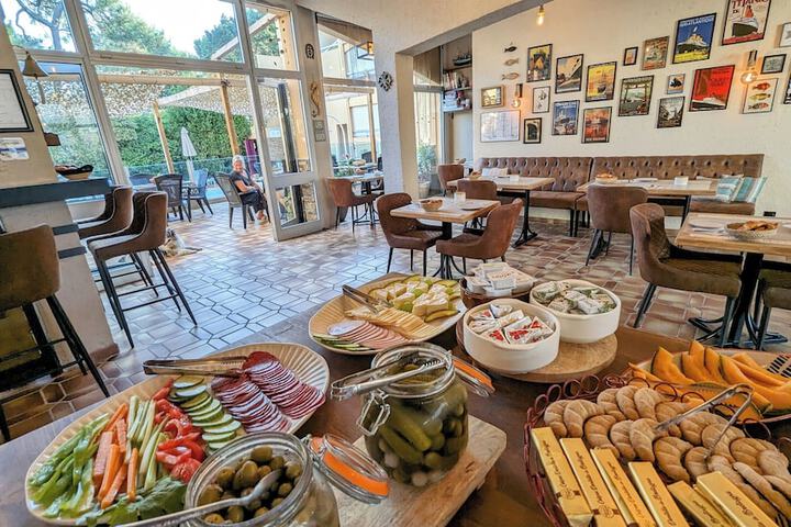 Dining Photos