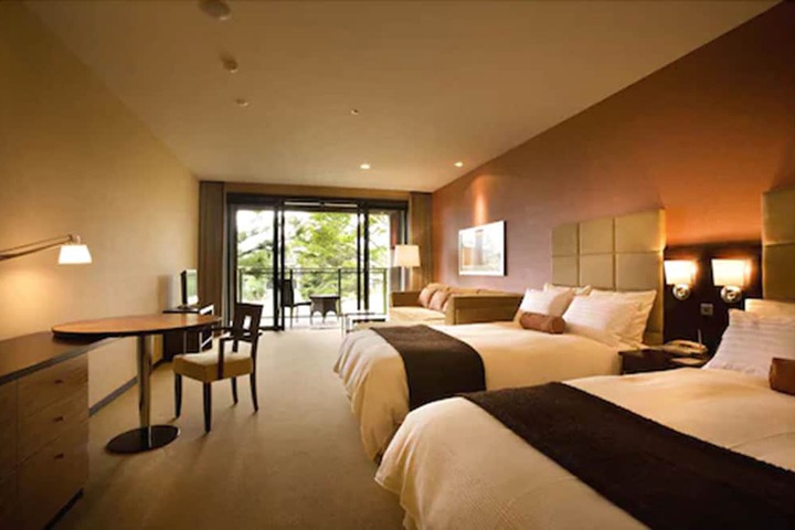 Room 10 of 29