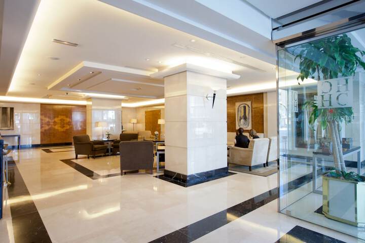 Entrance & Lobby