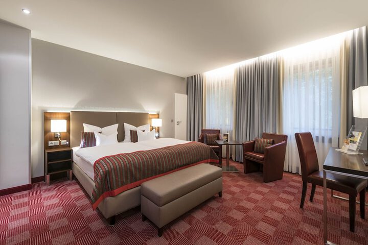 Room 7 of 19
