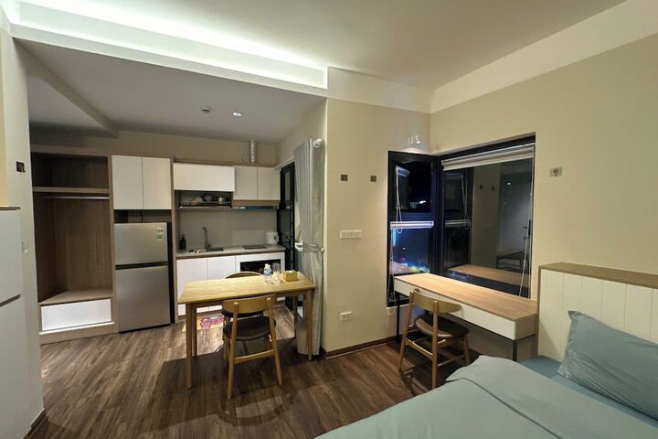 Room 4 of 13