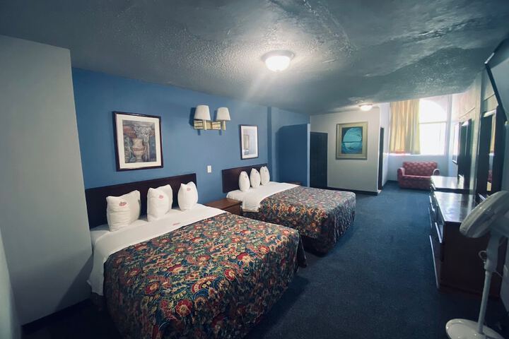 Room 6 of 12