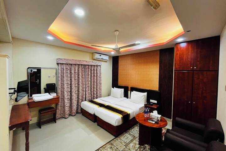 Room 13 of 21