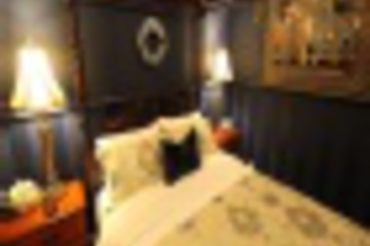 Room 27 of 108