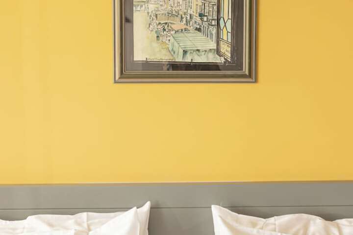 Room 6 of 33