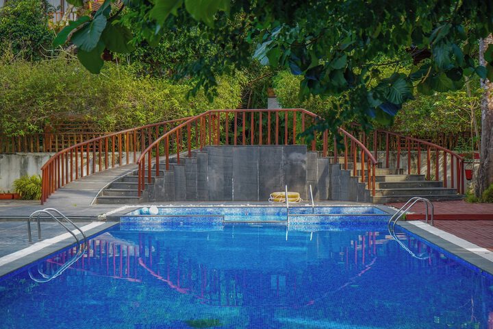 Pool 44 of 94