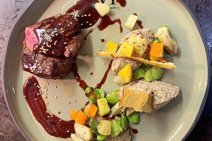 Dining 44 of 76