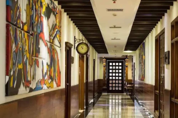 Ballroom/Hall 22 of 32