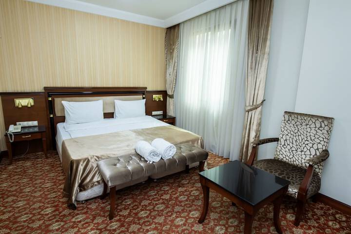 Room 8 of 11