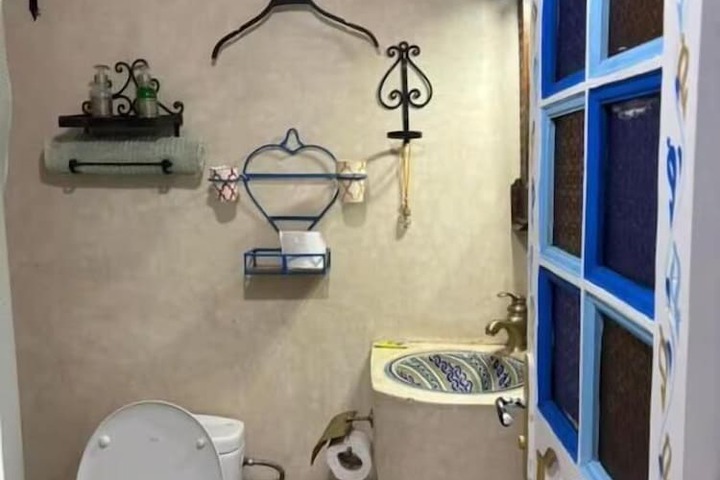 Room 12 of 16