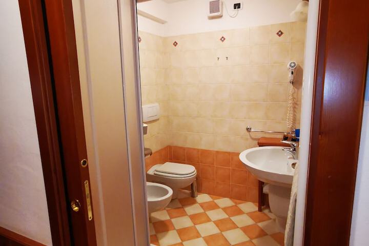 Room 25 of 35