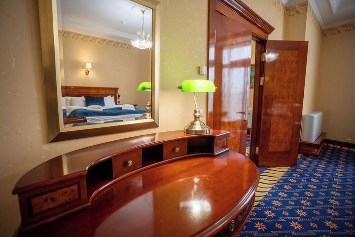 Room 70 of 143