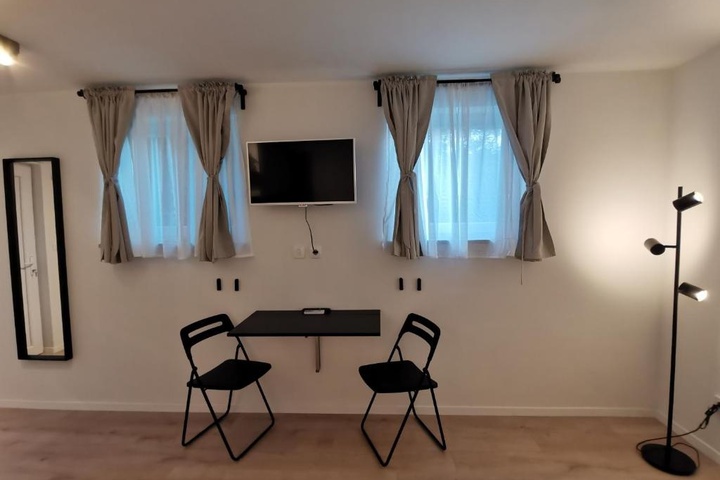 Room 4 of 11