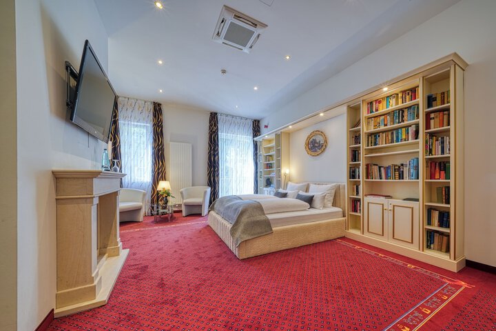 Room 29 of 77