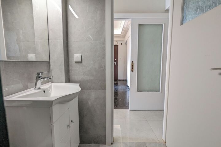 Room 5 of 47