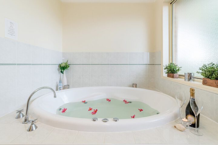 Jetted tub