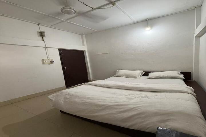 Room 4 of 14