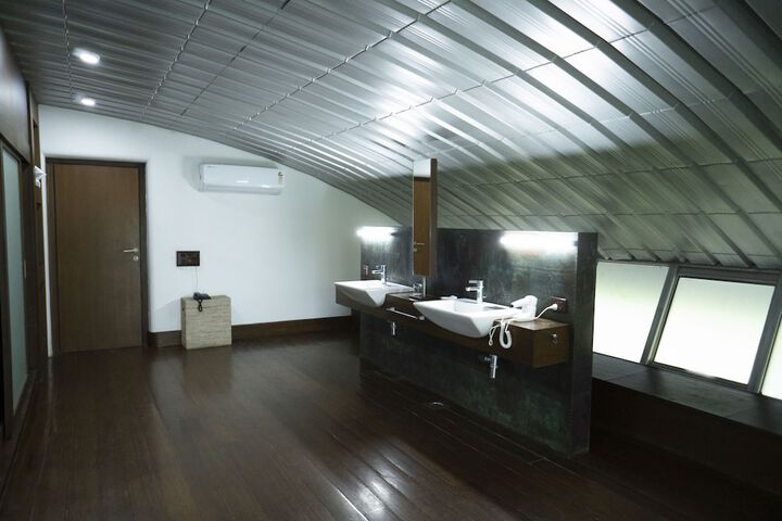 Room 64 of 108