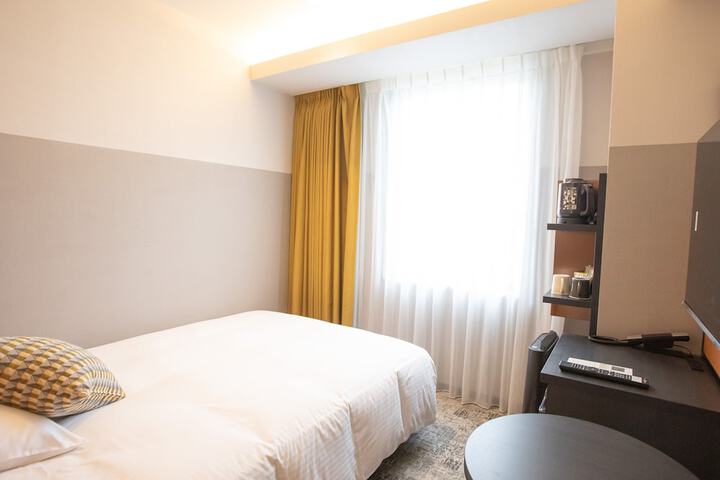 Room 12 of 80