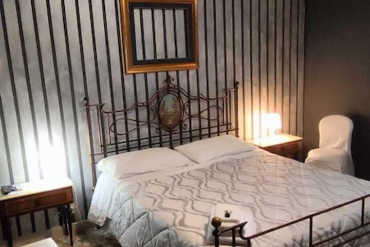 Room 24 of 51