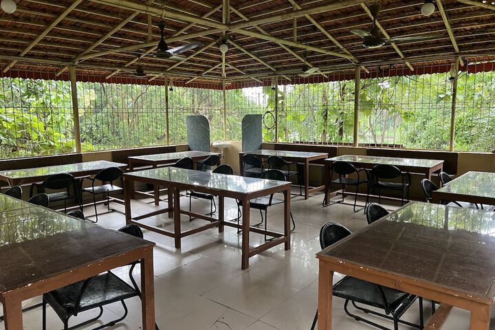 Dining 6 of 8