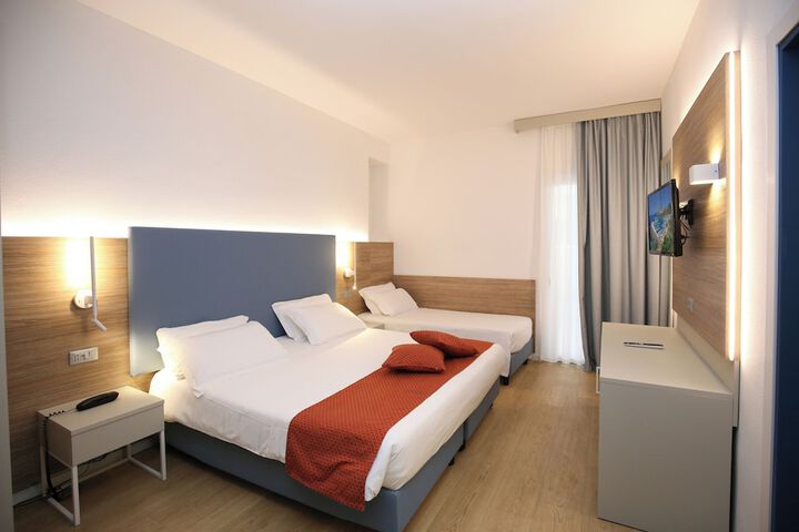 Room 151 of 221