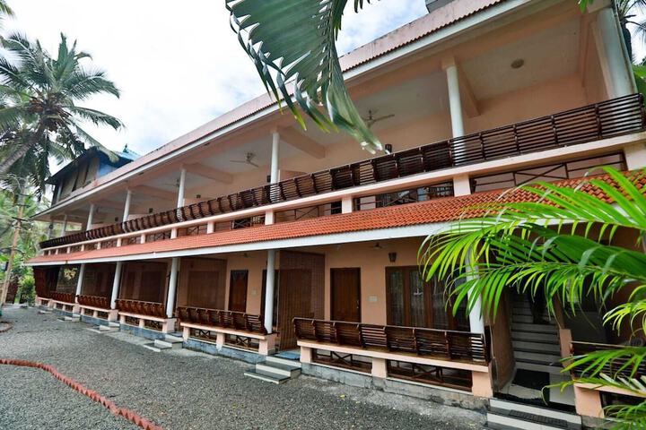 Room 8 of 12