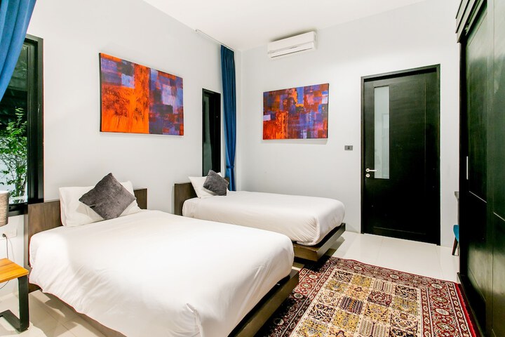 Room 7 of 42