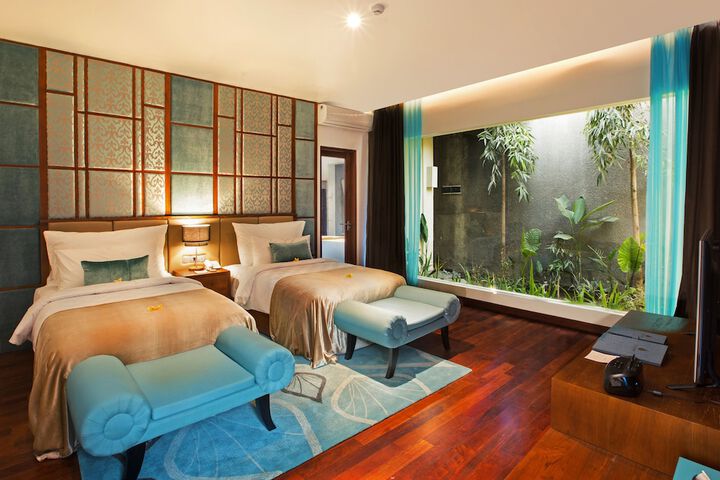 Room 4 of 65
