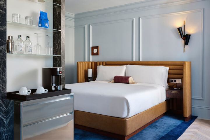 Room 35 of 202