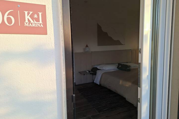 Room 17 of 127