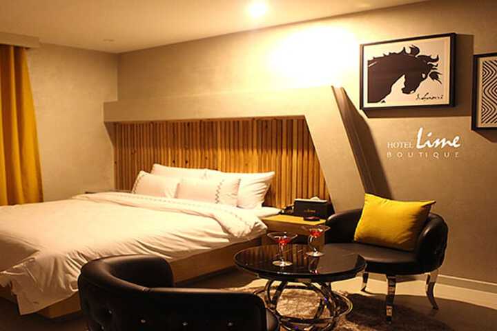 Room 16 of 46