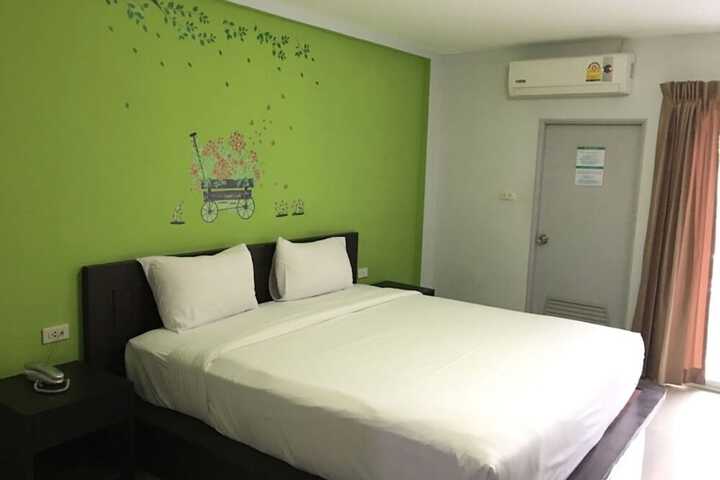 Room 4 of 33