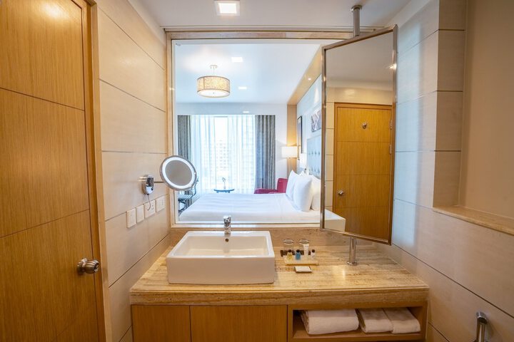 Room 35 of 140